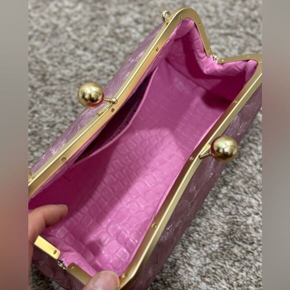 Metallic Fuchsia Cowhide Leather Spiral Embossed Kisslock Baguette Bag/Crossbody - Picture 12 of 12